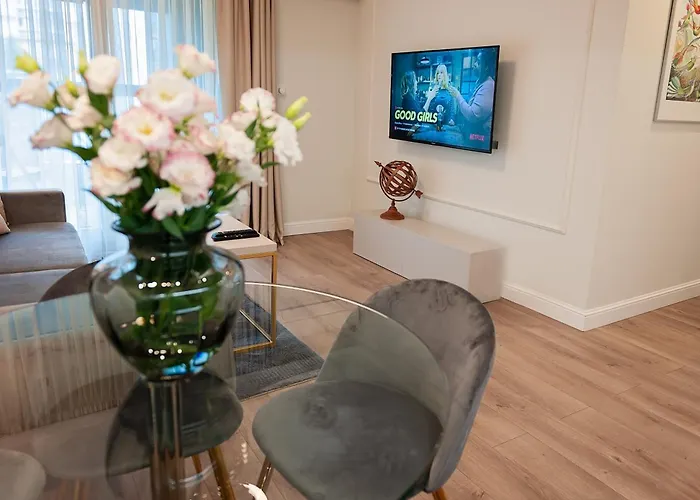 3 Rooms In Mennica Residence